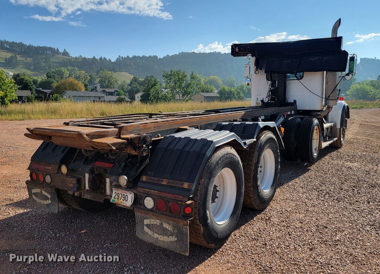 image for item KS9231 1999 Freighliner  roll-off container truck