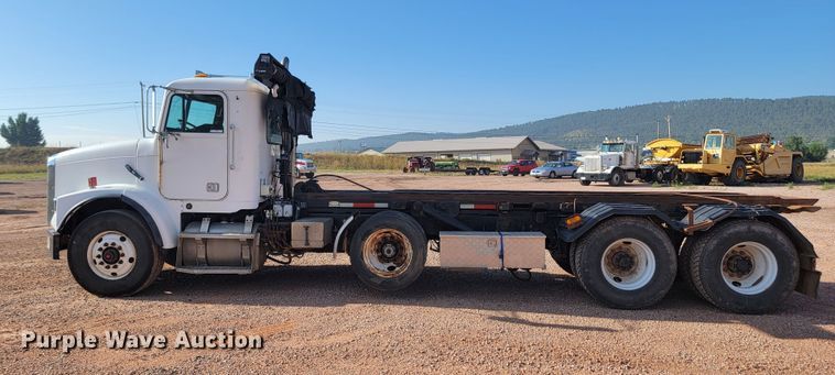 image for item KS9231 1999 Freighliner  roll-off container truck