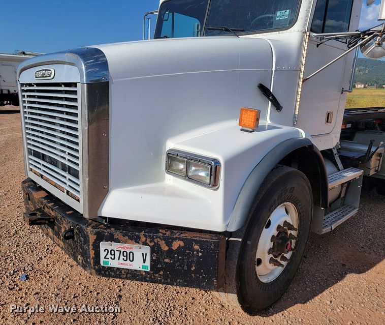 image for item KS9231 1999 Freighliner  roll-off container truck