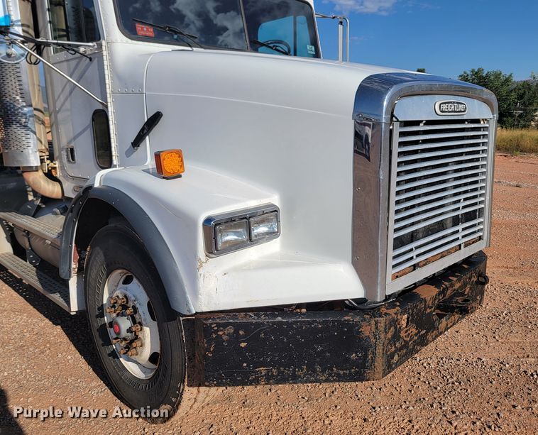 image for item KS9231 1999 Freighliner  roll-off container truck