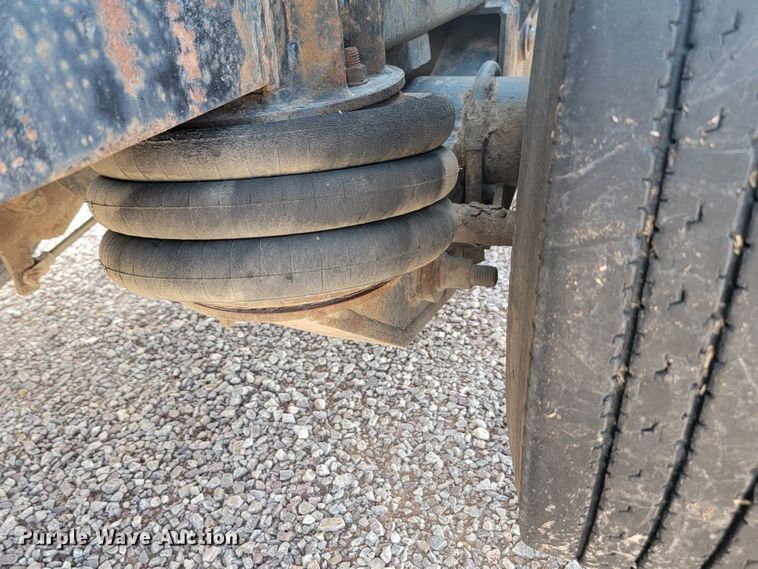 image for item KS9231 1999 Freighliner  roll-off container truck