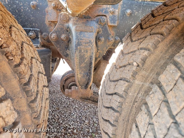 image for item KS9231 1999 Freighliner  roll-off container truck