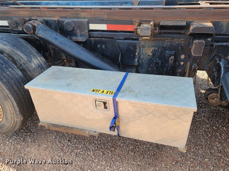 image for item KS9231 1999 Freighliner  roll-off container truck