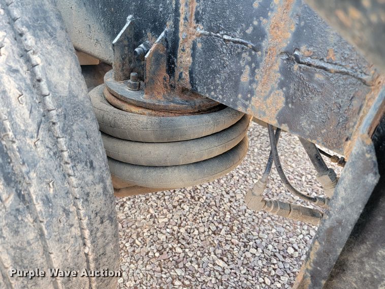 image for item KS9231 1999 Freighliner  roll-off container truck