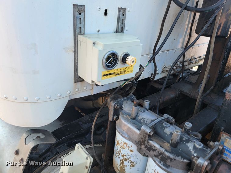 image for item KS9231 1999 Freighliner  roll-off container truck