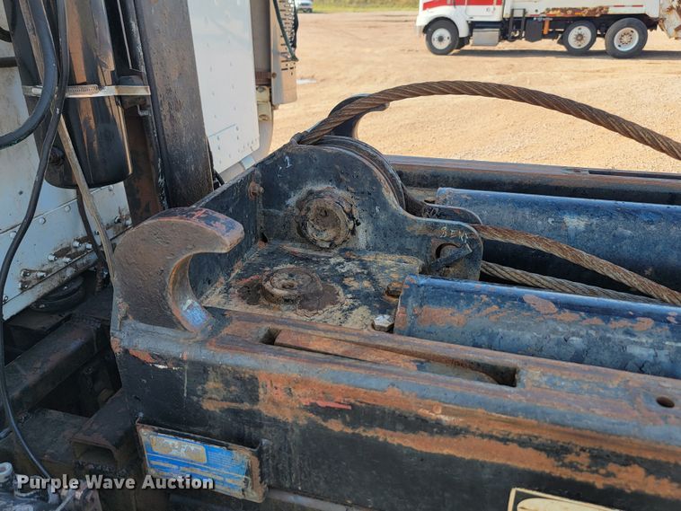 image for item KS9231 1999 Freighliner  roll-off container truck