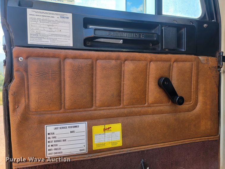 image for item KS9231 1999 Freighliner  roll-off container truck