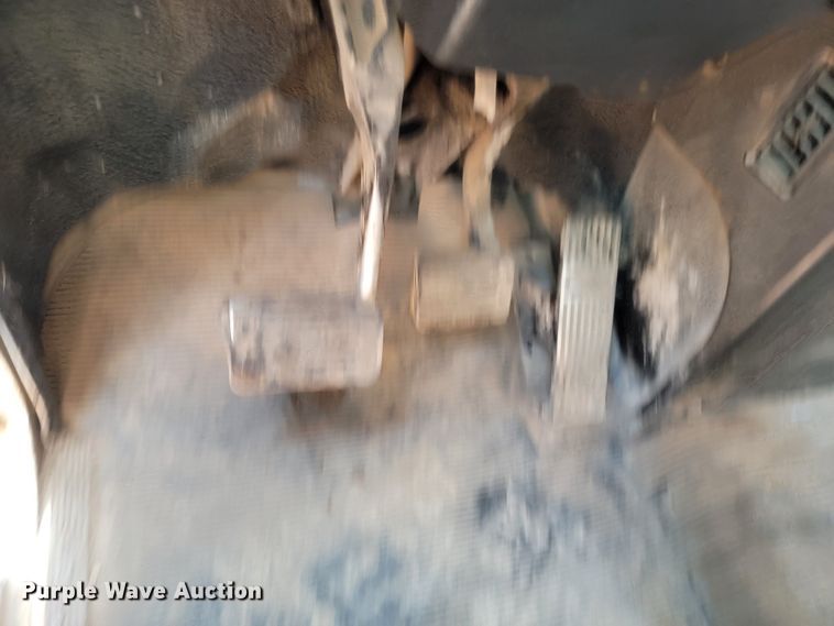 image for item KS9231 1999 Freighliner  roll-off container truck