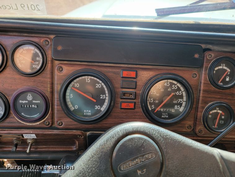 image for item KS9231 1999 Freighliner  roll-off container truck