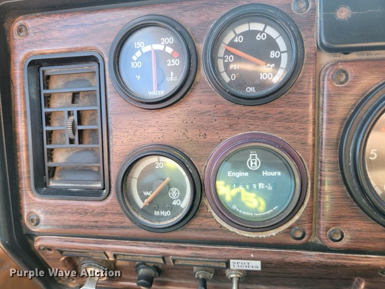 image for item KS9231 1999 Freighliner  roll-off container truck