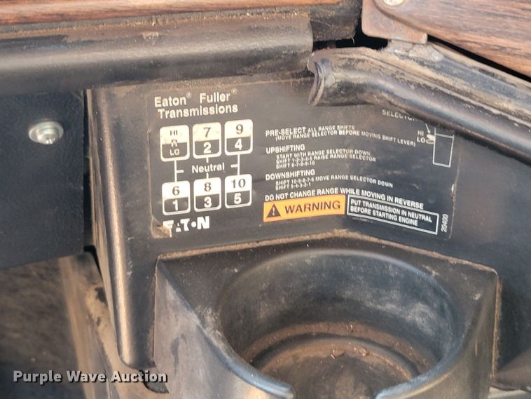 image for item KS9231 1999 Freighliner  roll-off container truck