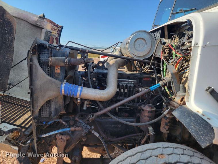 image for item KS9231 1999 Freighliner  roll-off container truck