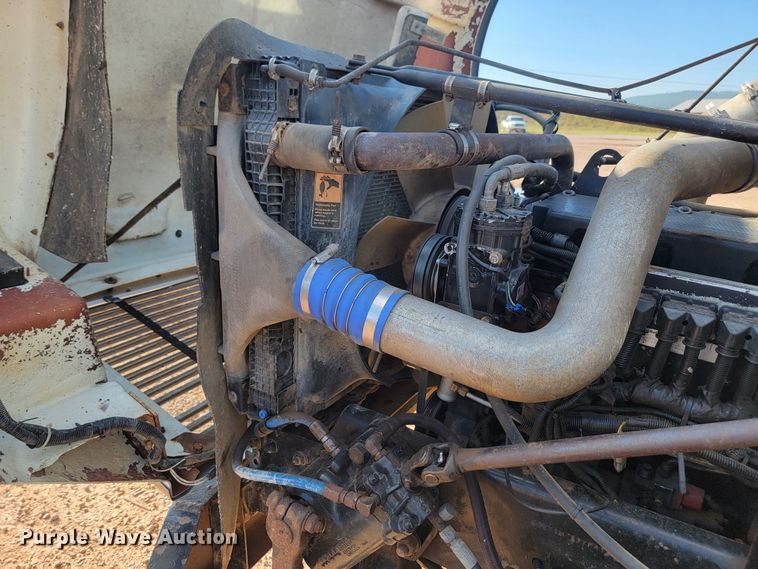 image for item KS9231 1999 Freighliner  roll-off container truck