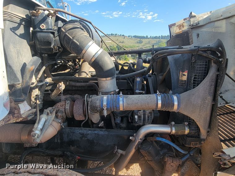 image for item KS9231 1999 Freighliner  roll-off container truck