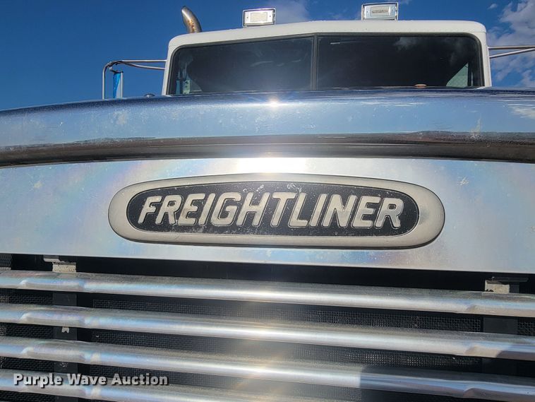 image for item KS9231 1999 Freighliner  roll-off container truck
