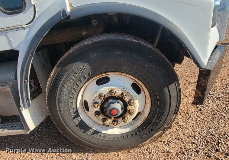 image for item KS9231 1999 Freighliner  roll-off container truck