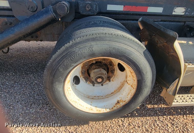 image for item KS9231 1999 Freighliner  roll-off container truck