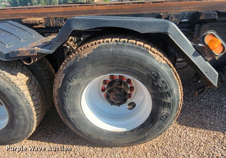 image for item KS9231 1999 Freighliner  roll-off container truck