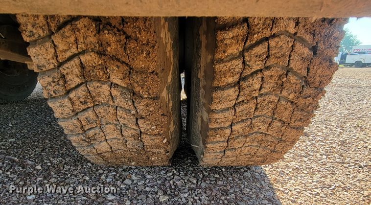 image for item KS9231 1999 Freighliner  roll-off container truck