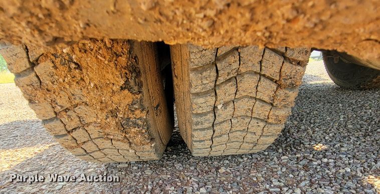 image for item KS9231 1999 Freighliner  roll-off container truck