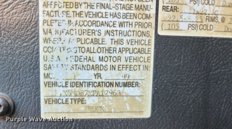 image for item KS9231 1999 Freighliner  roll-off container truck