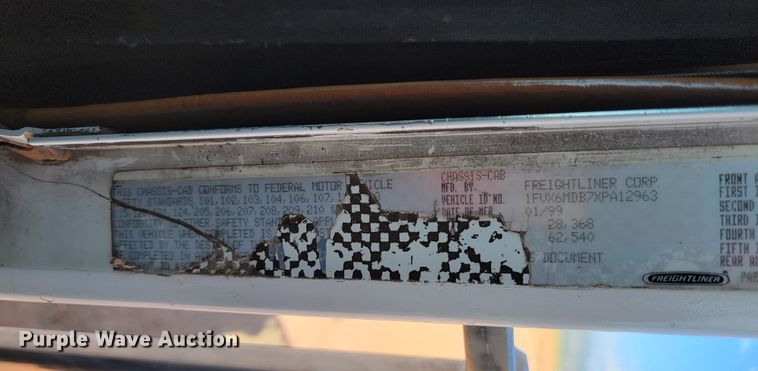 image for item KS9231 1999 Freighliner  roll-off container truck