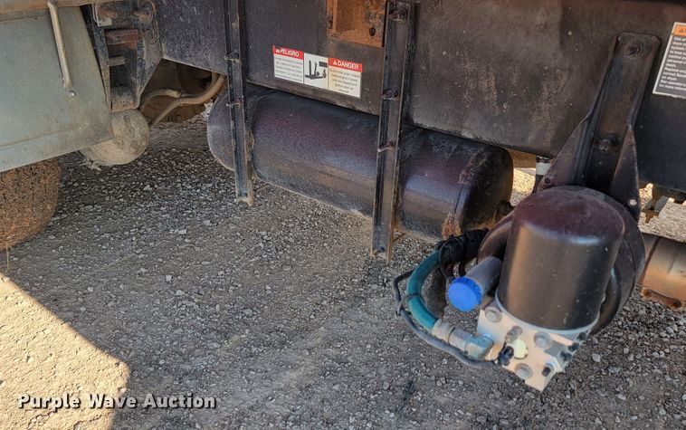 image for item KS9232 2013 Peterbilt PB337  refuse truck