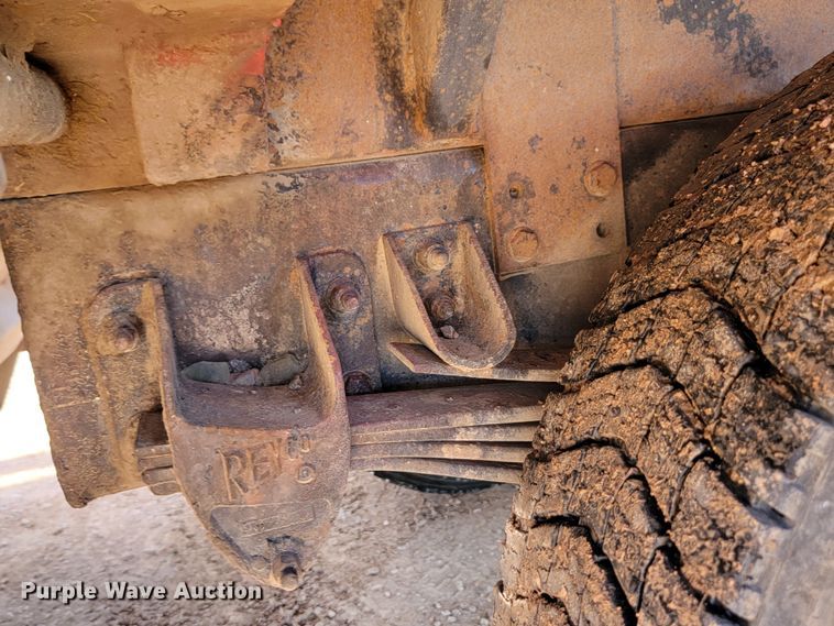 image for item KS9232 2013 Peterbilt PB337  refuse truck