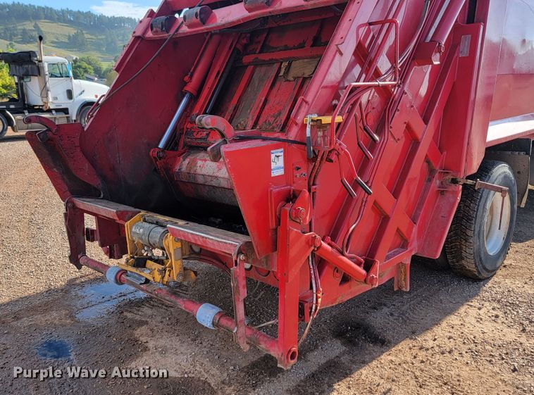 image for item KS9232 2013 Peterbilt PB337  refuse truck