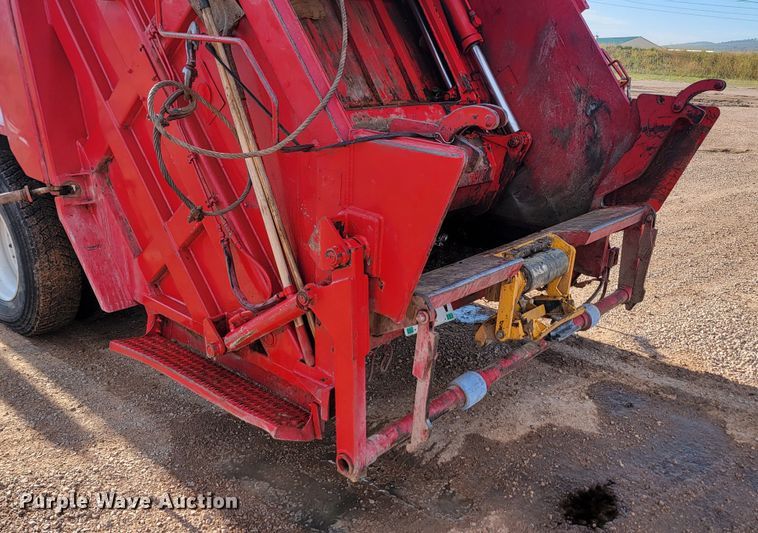 image for item KS9232 2013 Peterbilt PB337  refuse truck