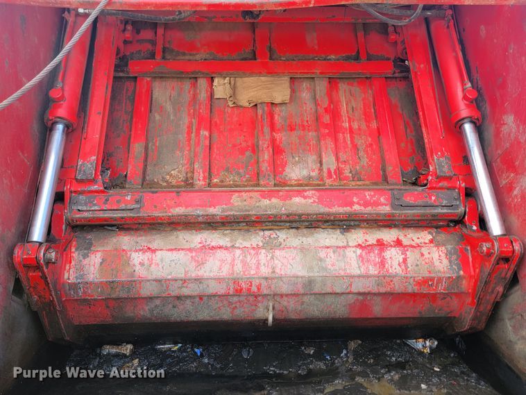 image for item KS9232 2013 Peterbilt PB337  refuse truck