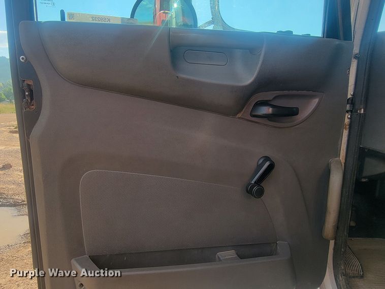 image for item KS9232 2013 Peterbilt PB337  refuse truck