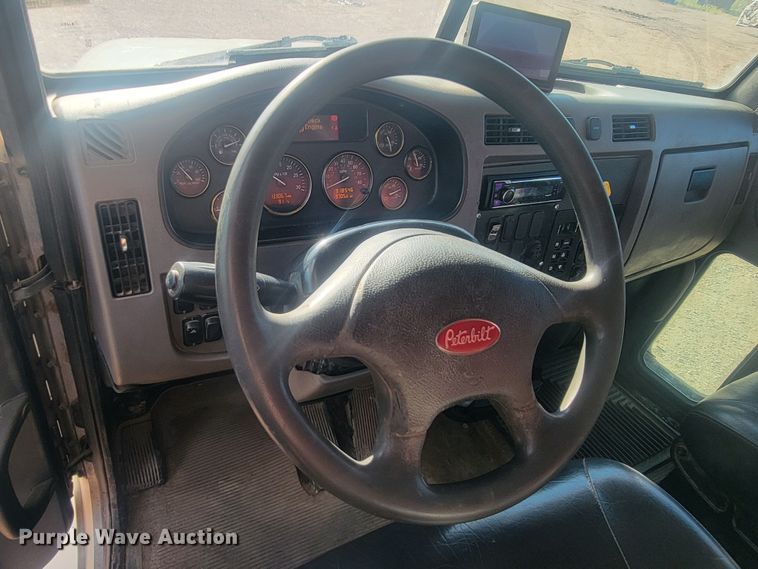 image for item KS9232 2013 Peterbilt PB337  refuse truck