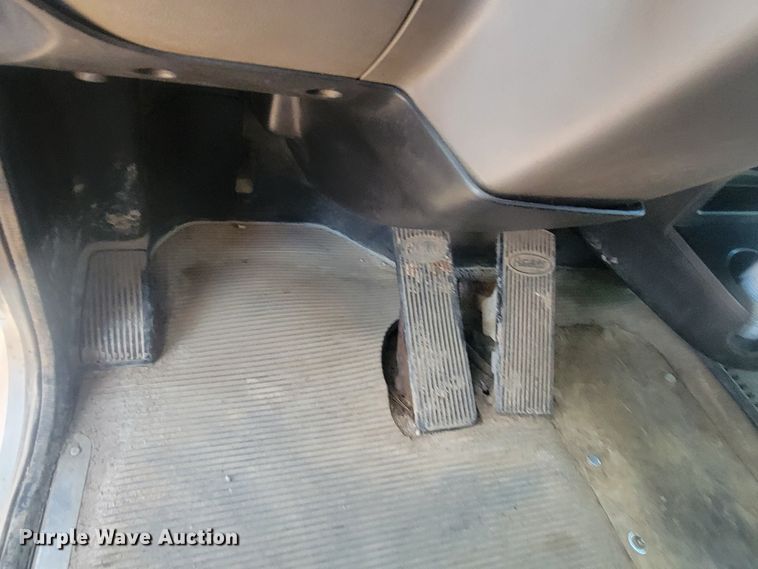 image for item KS9232 2013 Peterbilt PB337  refuse truck