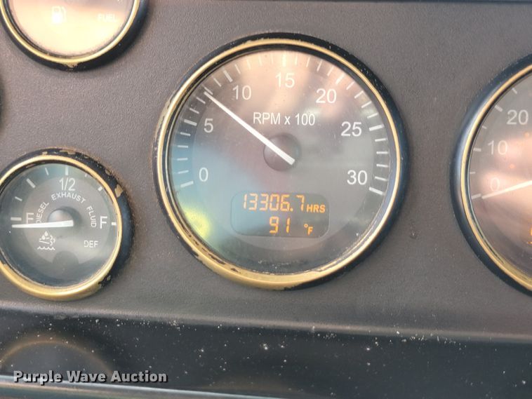 image for item KS9232 2013 Peterbilt PB337  refuse truck