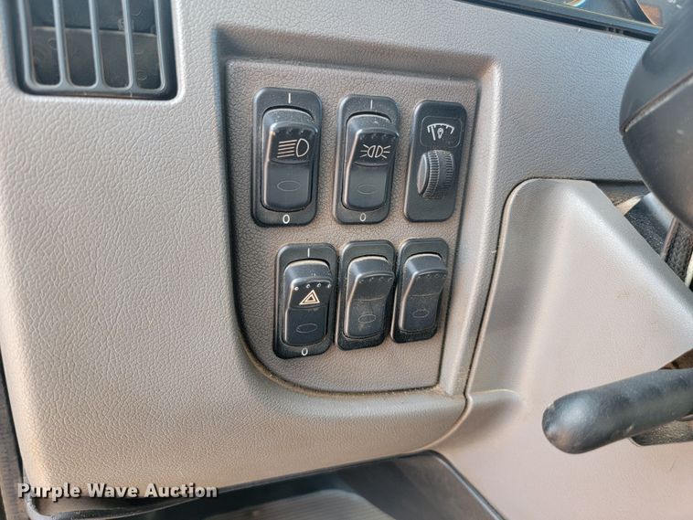 image for item KS9232 2013 Peterbilt PB337  refuse truck