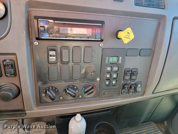 image for item KS9232 2013 Peterbilt PB337  refuse truck