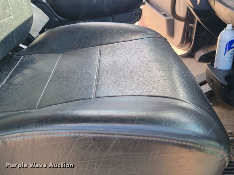 image for item KS9232 2013 Peterbilt PB337  refuse truck