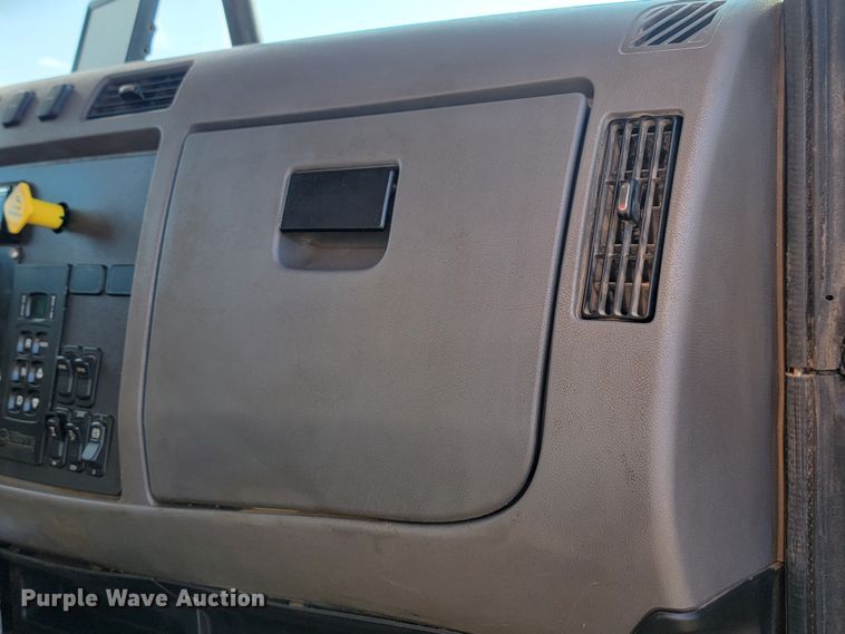 image for item KS9232 2013 Peterbilt PB337  refuse truck