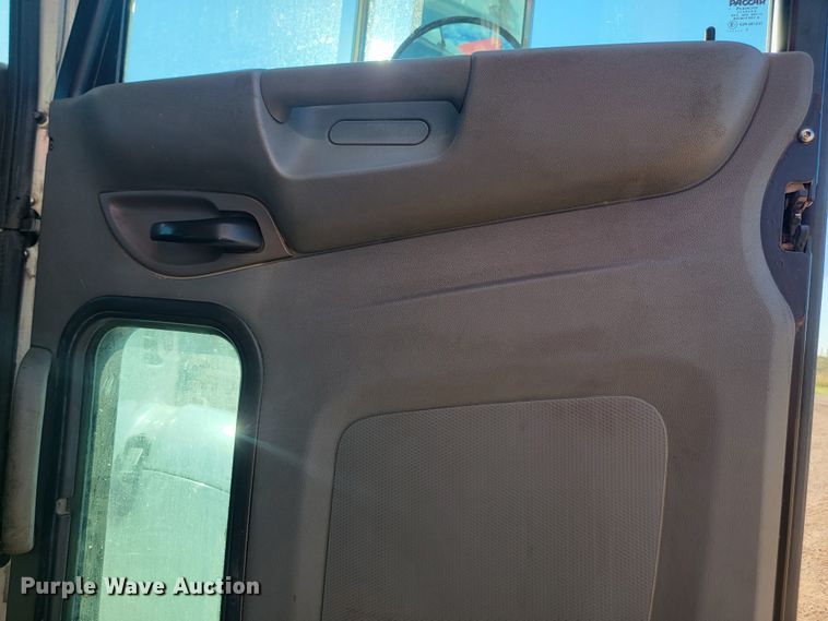 image for item KS9232 2013 Peterbilt PB337  refuse truck