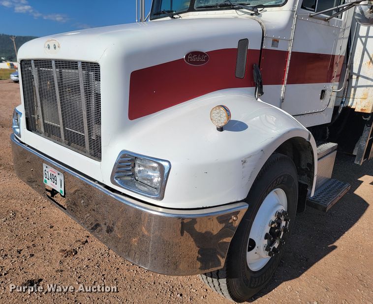 image for item KS9233 2004 Peterbilt 330  refuse truck