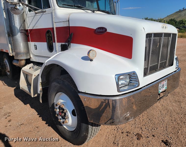 image for item KS9233 2004 Peterbilt 330  refuse truck