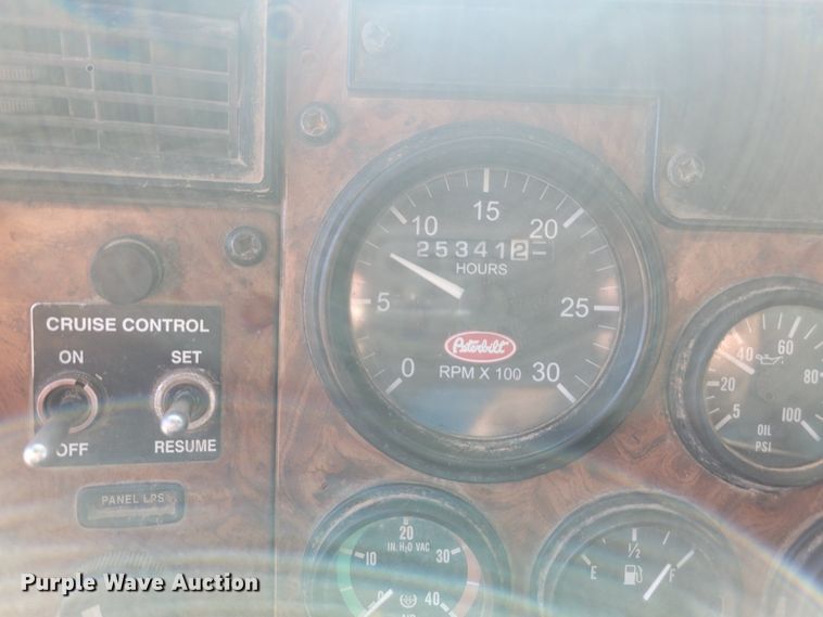 image for item KS9233 2004 Peterbilt 330  refuse truck