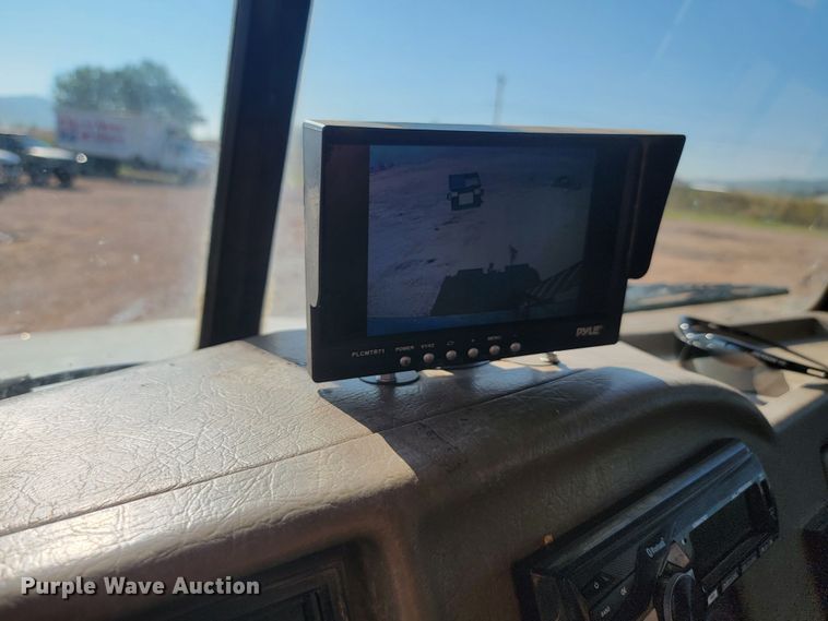 image for item KS9233 2004 Peterbilt 330  refuse truck