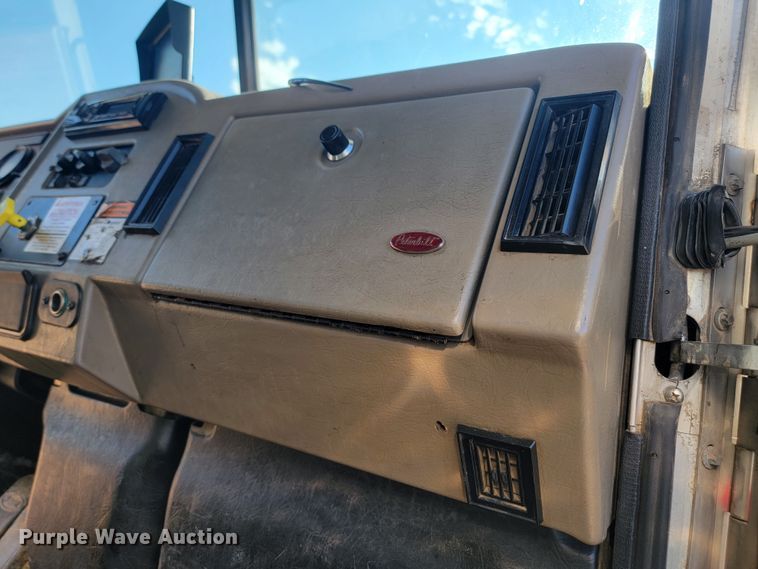 image for item KS9233 2004 Peterbilt 330  refuse truck