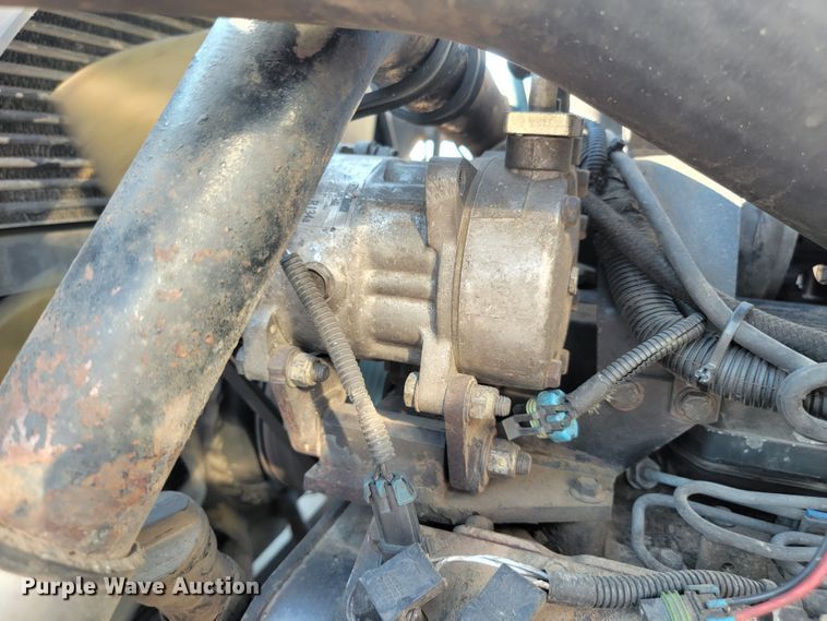 image for item KS9233 2004 Peterbilt 330  refuse truck