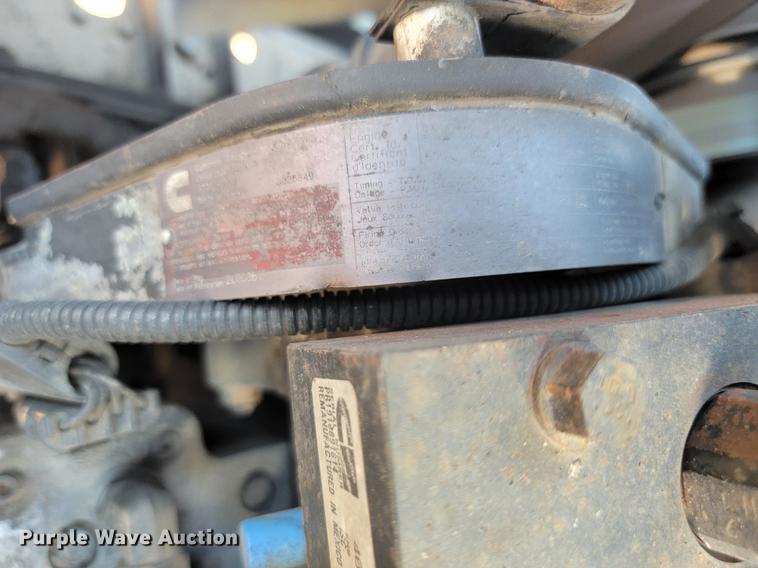 image for item KS9233 2004 Peterbilt 330  refuse truck