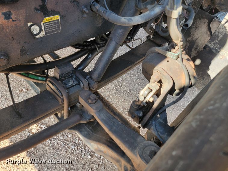 image for item KS9233 2004 Peterbilt 330  refuse truck