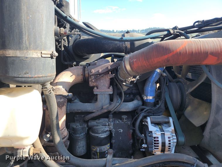 image for item KS9233 2004 Peterbilt 330  refuse truck