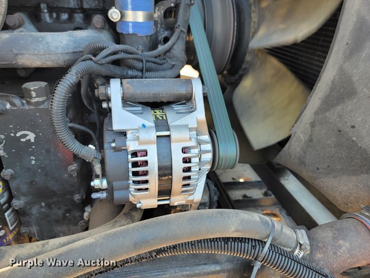 image for item KS9233 2004 Peterbilt 330  refuse truck